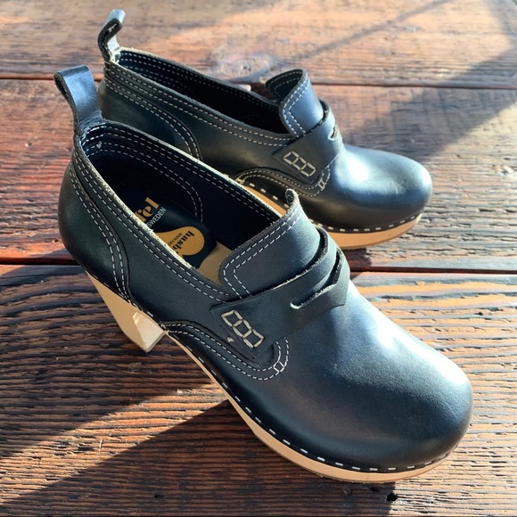 Swedish Hasbeens Shoes - Gorgeous Toffel Swedish Hasbeen clog shoe.